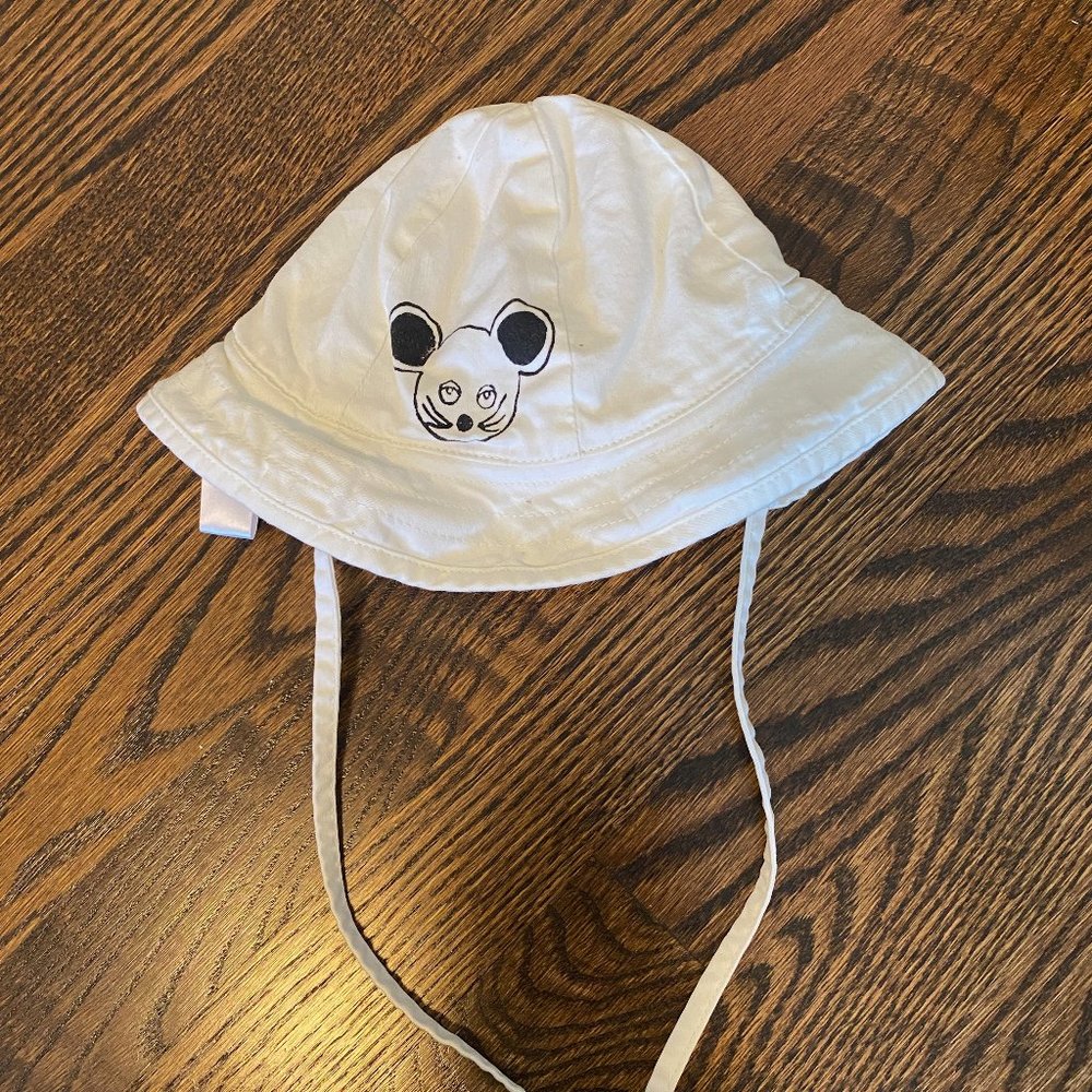 White Mini Rodini sun hat with mouse
